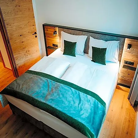 Large Flat With Balcony, On The Piste Hotel 2*