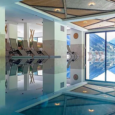 Large Flat With Balcony, On The Piste 2*